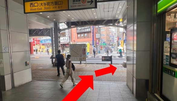 ＪＲ神田駅に着いたら西口から出てください。